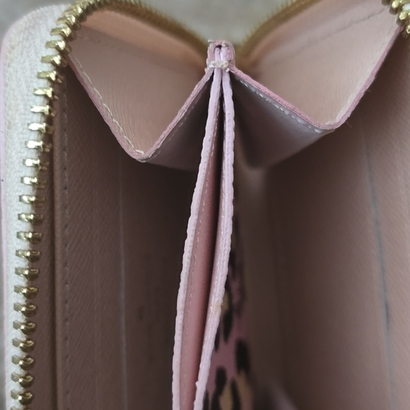 Louis Vuitton Wallet design for credit card - Picture 4 of 7